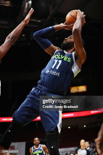 Hakim Warrick of the Iowa Wolves shoots against the Oklahoma City Blue in an NBA G-League game on February 5, 2019 at the Wells Fargo Arena in Des...