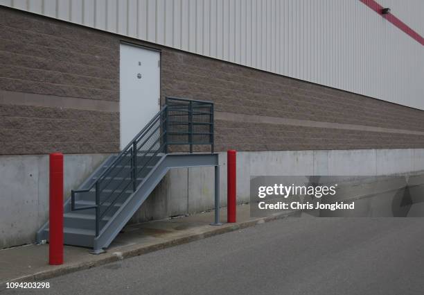 steps up to doorway on wall - back door stock pictures, royalty-free photos & images