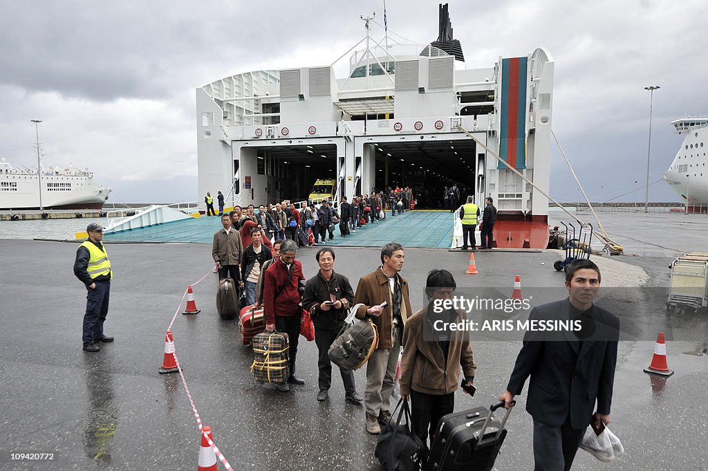 Evacuees from Libya, mostly Chinese, arr
