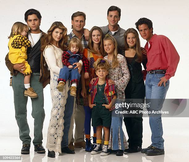 Cast Gallery JOHN STAMOS;DYLAN/BLAKE TUOMY-WILHOIT;LORI LOUGHLIN;DAVE COULIER;ANDREA BARBER;MARY-KATE/ASHLEY OLSEN;JODIE SWEETIN;BOB SAGET;CANDACE...