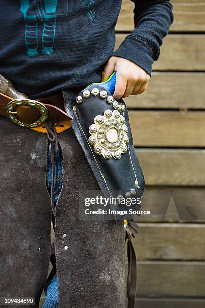 boy dressed up as cowboy - holster 個照片及圖片檔