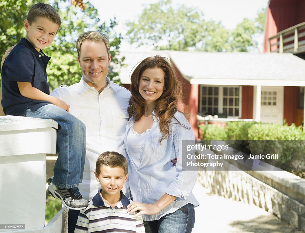 USA, New York, Flanders, Parents and sons (4-5, 8-9)