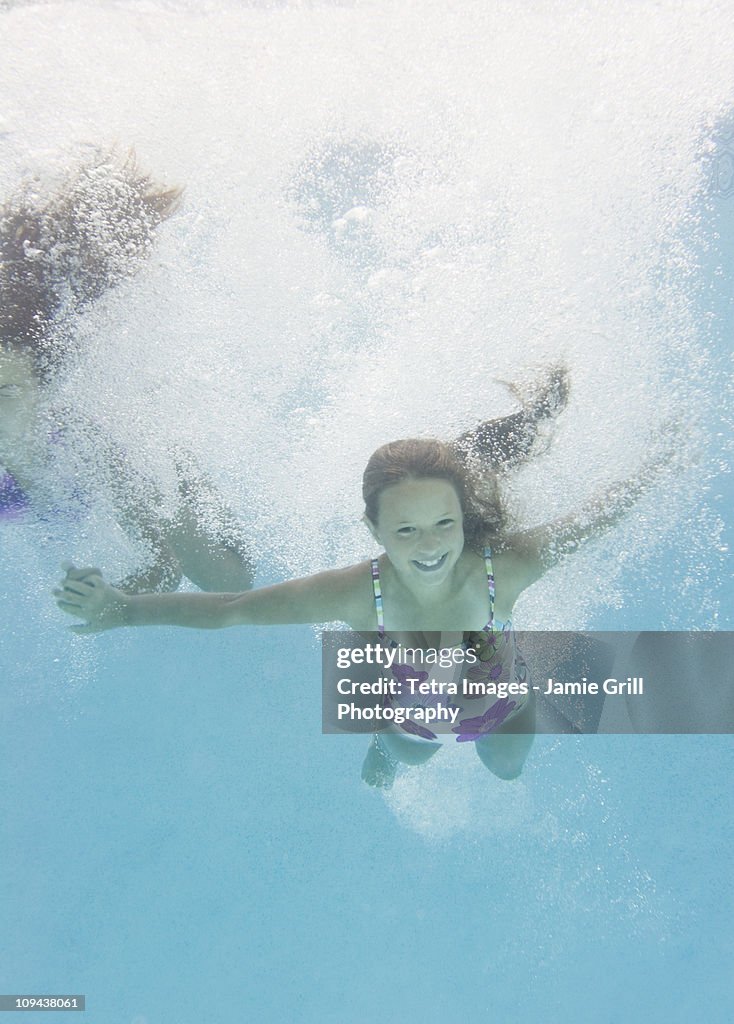 USA, New York, Girls (10-11, 10-11) in swimming pool