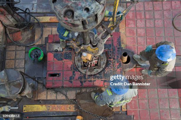 Oil Rig Friends Oil Rig Teamwork Photos and Premium High Res Pictures - Getty Images