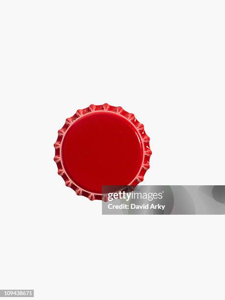 studio shot of red bottle cap - flaschenverschluss stock-fotos und bilder
