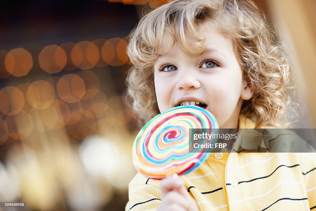 USA, California, Los Angeles, Boy (4-5) holding lollipop and looking away