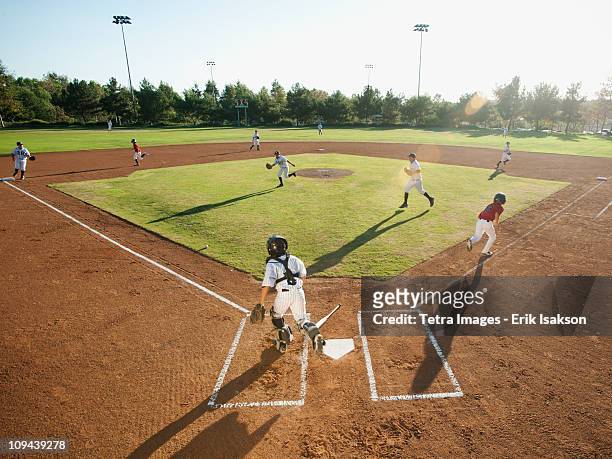 usa, california, little league baseball team (10-11) during baseball match - campo de béisbol fotografías e imágenes de stock