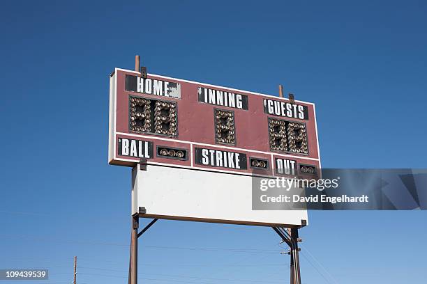 usa, arizona, winslow, baseball scoreboard - baseball scoreboard stock-fotos und bilder