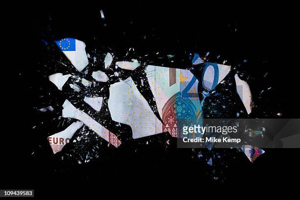 cracked twenty euro note - inflation euro stockfoto's en -beelden