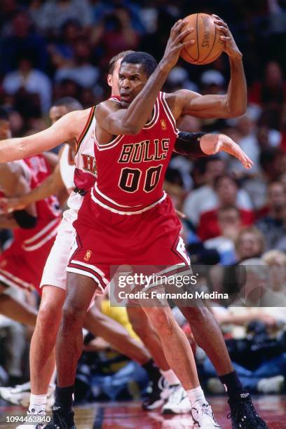 Robert Parish of the Chicago Bulls handles the ball against the Atlanta Hawks on May 11, 1997 during Game Four of the Second Round of the 1997 NBA...