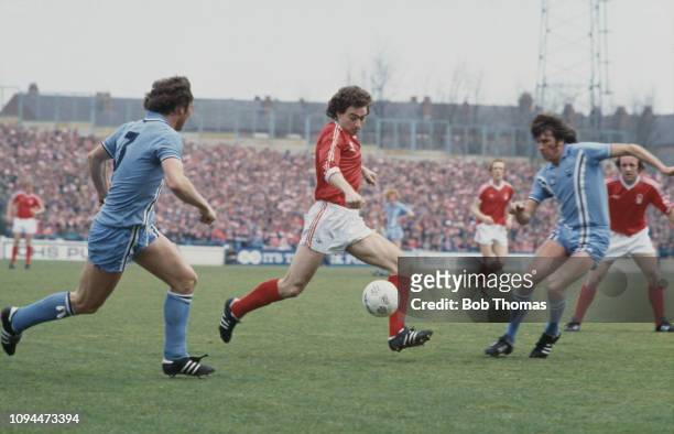 Northern Irish footballer Martin O'Neill, midfielder with Nottingham Forest Football Club, pictured in action with the ball during the League...