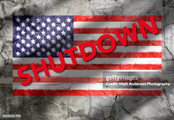 us flag texture shutdown - encerramento dos serviços do governo imagens e fotografias de stock