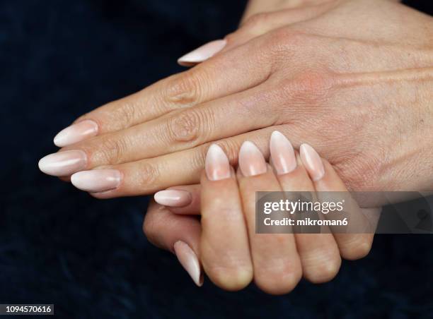 close-up of woman fingers with nail art, baby-boomer-french-manicure - ombré imagens e fotografias de stock