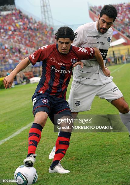 Olimpia's player Juan Carlos Ferreyra and Cerro Porteno's Rodrigo Burgos vie for the ball, during the Paraguay's Apertura tournament football match...