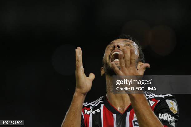 Brazil's Sao Paulo FC midfielder Nene gestures during their Copa Libertadores football match against Argentina's Talleres at Mario Alberto Kempes...