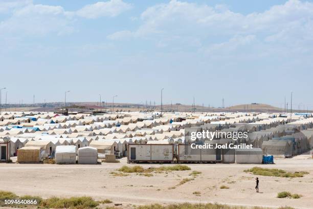 campo de deslocados para yazidismo na charia, iraque - pessoa internamente desalojada - fotografias e filmes do acervo