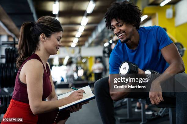 Trainer And Client Personal Trainer Talking To Client Photos and Premium High Res Pictures ...