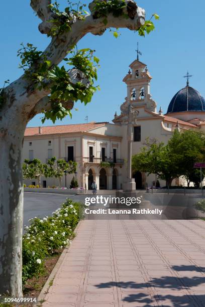 may 9, 2018: the basilica de santa maria del lledo in castellon de la plana, spain, is on the camino de santiago pilgrim route. - castellon de la plana stock-fotos und bilder