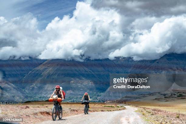 de weg naar ollantaytambo van moray - vilcabamba peru stockfoto's en -beelden