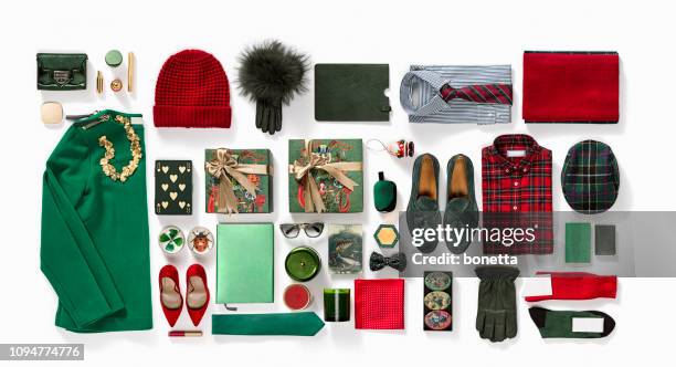 ropa de moda de lujo y artículos de papelería planos ponen sobre fondo blanco - colección de la moda fotografías e imágenes de stock