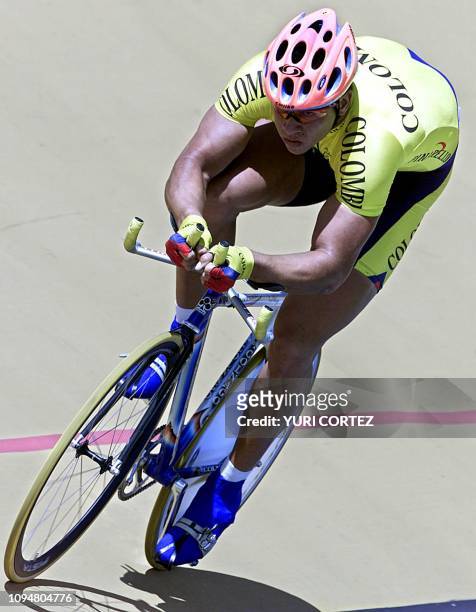 The Panamerican champion of cycling, Colombian Wilson Meneses, competes in the race, 24 November 2002 during his partcipation in the the XIX Central...