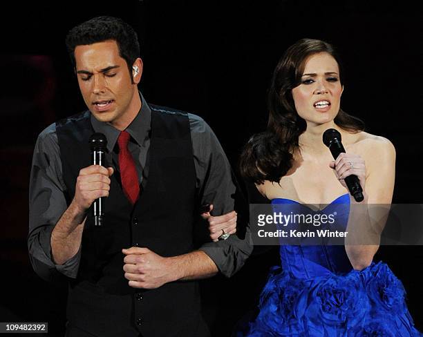 Singer/actors Zachary Levi Mandy Moore perform See the Light'... News Photo - Getty Images