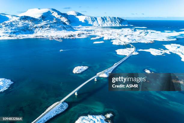 luchtfoto van noorwegen zonnige winter - atlantic ocean stockfoto's en -beelden