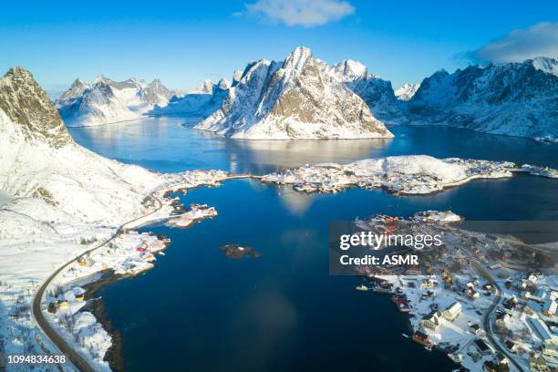 vista aérea de invierno soleado noruega - atlantic road norway fotografías e imágenes de stock