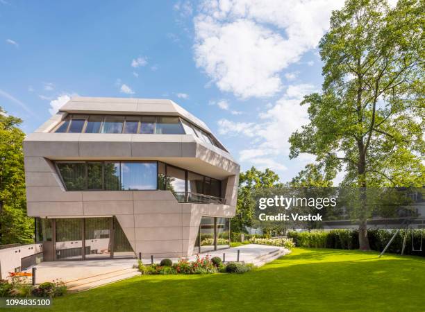 modern luxury villa in berlin - berlin modernism housing estates stock pictures, royalty-free photos & images