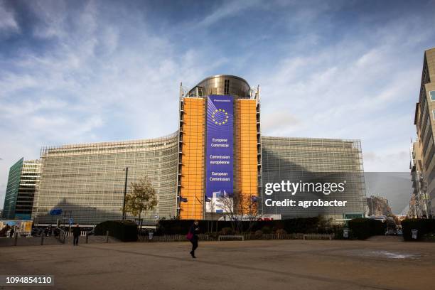 europese unie commision gebouw gelegen aan brussel belgië - berlaymont stockfoto's en -beelden