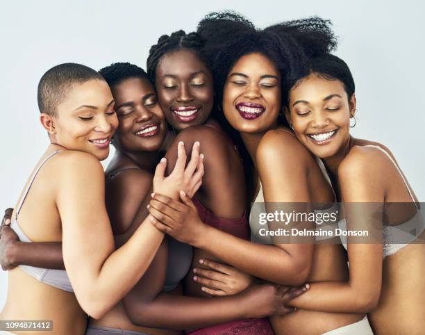 embracing each other's unique beauty - natural hair model stock pictures, royalty-free photos & images