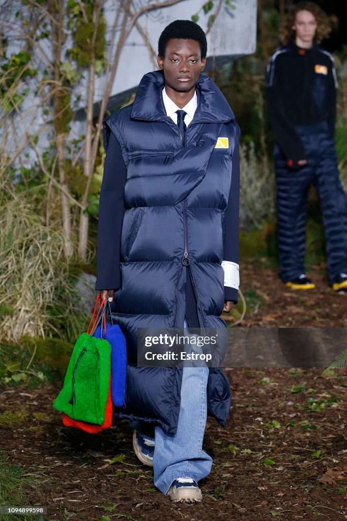Off-White : Runway - Paris Fashion Week - Menswear F/W 2019-2020
