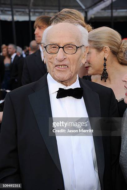 Eli Wallach arrives at the 83rd Annual Academy Awards held at the Kodak Theatre on February 27, 2011 in Hollywood, California.