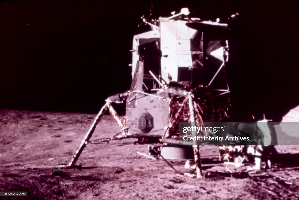 Alan Bean Unpacks Equipment