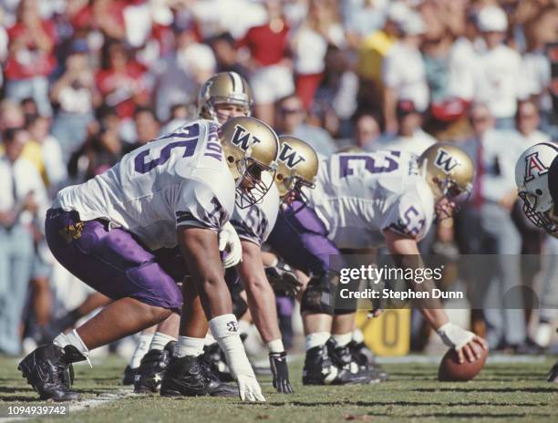 Lincoln Kennedy, Offensive Lineman for the University of Washington Huskies prepares for the snap during the NCAA Pac-10 Conference college football...
