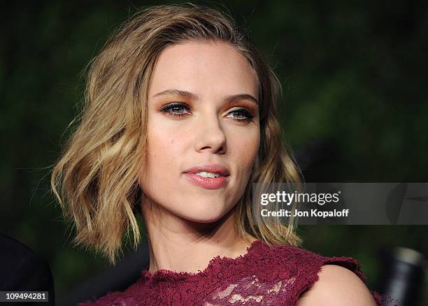 Actress Scarlett Johansson arrives at the Vanity Fair Oscar Party at Sunset Tower on February 27, 2011 in West Hollywood, California.