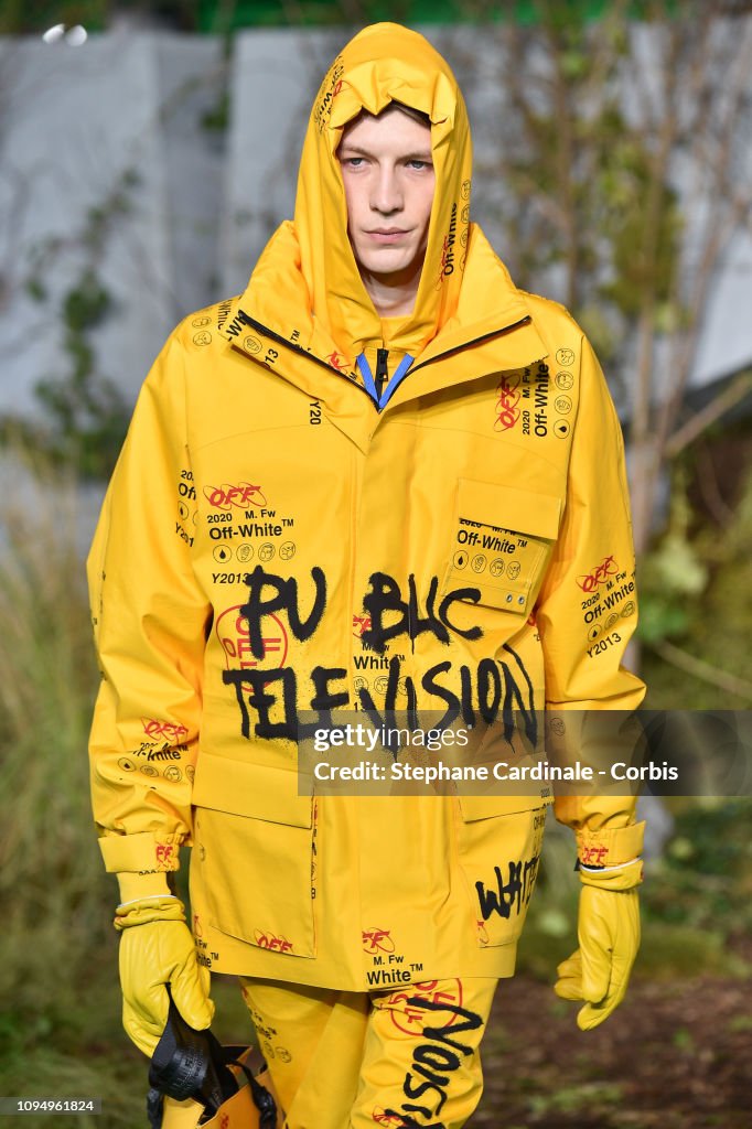 Off White Fall 2019 Menswear Off White 2019 2020 A Model Walks The