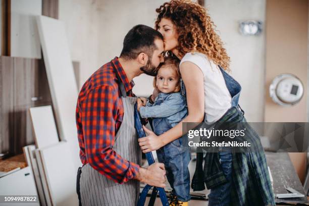 jonge gelukkige familie op ladders - tough love stockfoto's en -beelden
