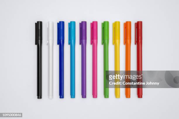 colorful pens on white background - pen schrijfgerei stockfoto's en -beelden