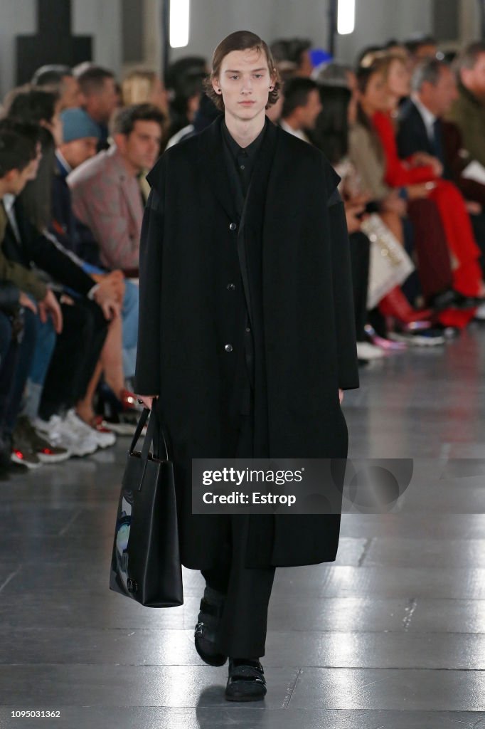 Valentino : Runway - Paris Fashion Week - Menswear F/W 2019-2020