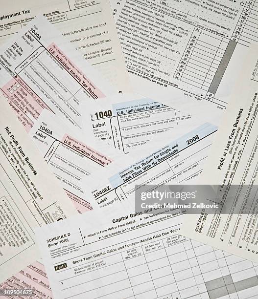 irs forms - tax form photos et images de collection