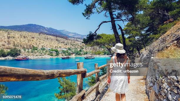 junge frau in aliki strand - thassos stock-fotos und bilder