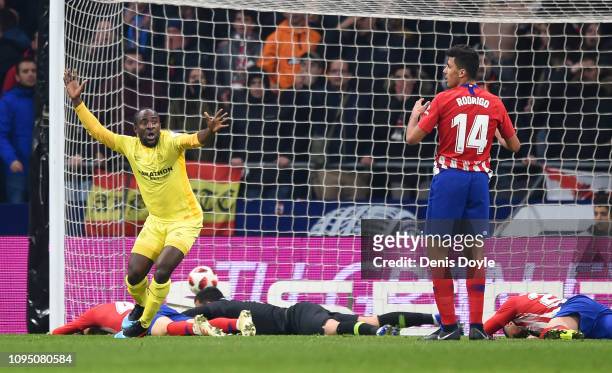 Seydou Doumbia of Girona celebrates scoring their 3rd goal during the Copa del Rey Round of 16 match between Atletico Madrid and Girona at Wanda...