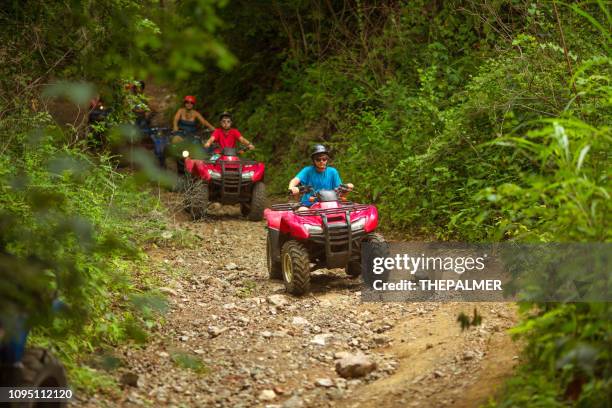 conducción 4 x 4 en costa rica - vehículo de todo terreno fotografías e imágenes de stock