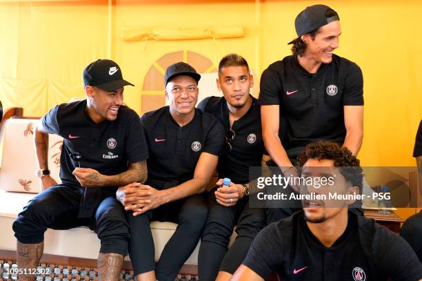 Neymar Jr, Kylian Mbappe, Alphonse Areola, Edinson Cavani and Marquinhos react before the Camel Race during the 2019 PSG Qatar Winter Tour on January...