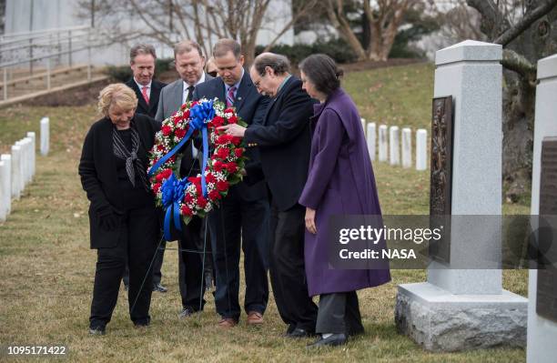 Francis R Scobee Francis R Scobee Photos and Premium High Res Pictures - Getty Images