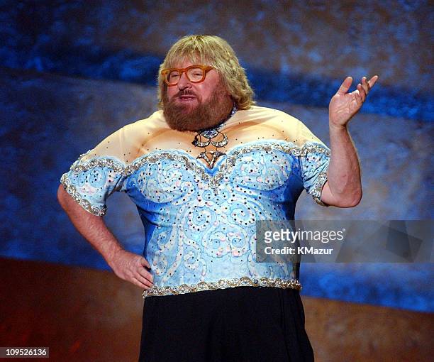 Bruce Vilanch impersonates Linda Tripp; "On Stage at the Kennedy Center: The Mark Twain Prize" will air November 21, at 9 p.m. On PBS.