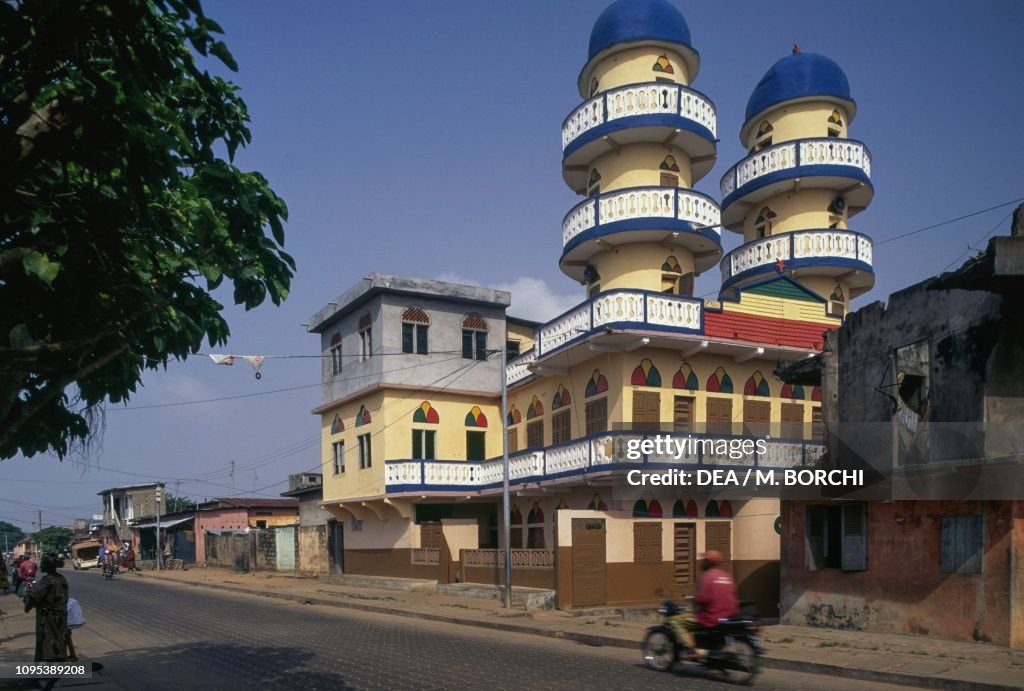 Statue of King Toffa, Porto-Novo, Benin