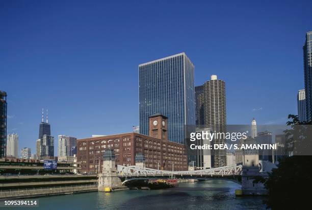 View of Marina City with the twin corncob towers of, on Chicago River, Chicago, Illinois, United States of America.