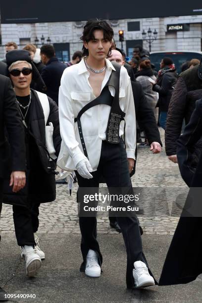 Kris Wu walks before the Louis Vuitton shows as part of Paris Menswear  Fashion week Fall/Winter 2019-2020 on January 17, 2019, in Paris, France.  Photo by Julie Sebadelha/ABACAPRESS.COM Stock Photo - Alamy